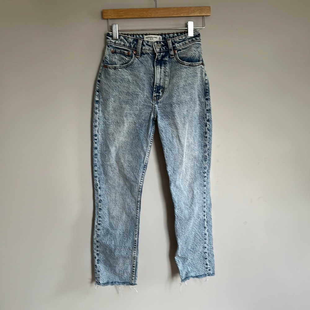 Abercrombie Curve Love Acid Wash Mom Jeans size 23 SHORT